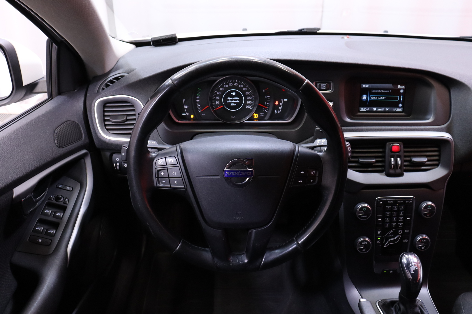 VOLVO V40 2014