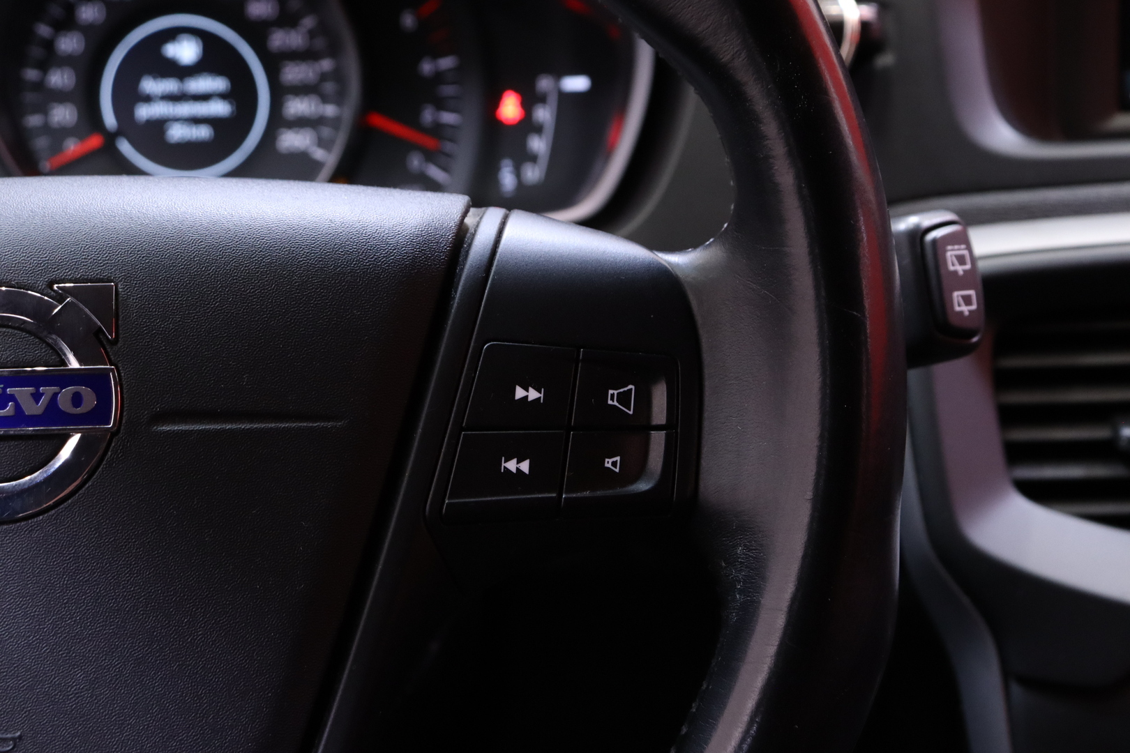 VOLVO V40 2014