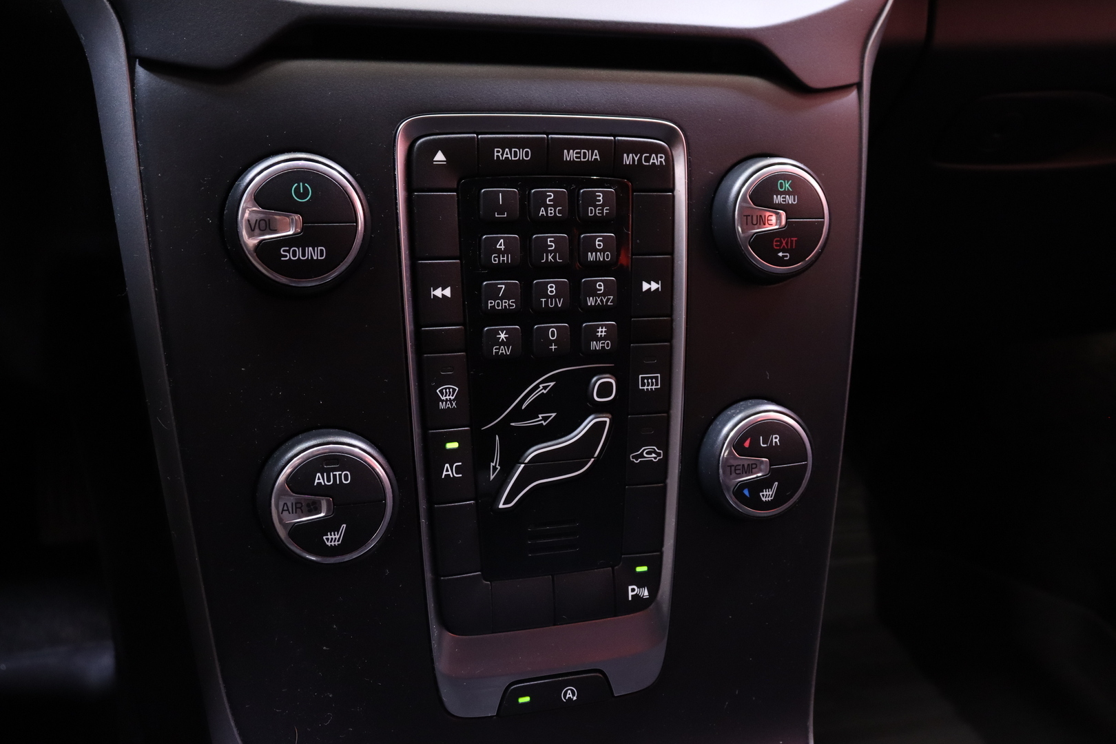 VOLVO V40 2014