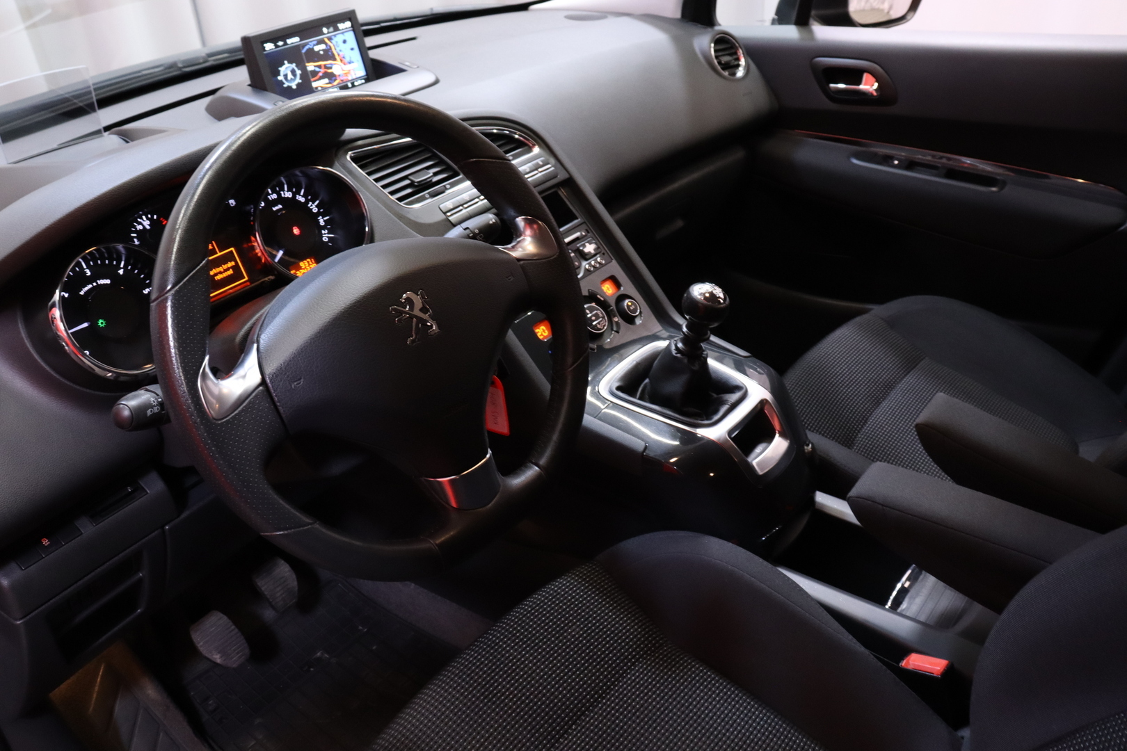 PEUGEOT 5008 2014