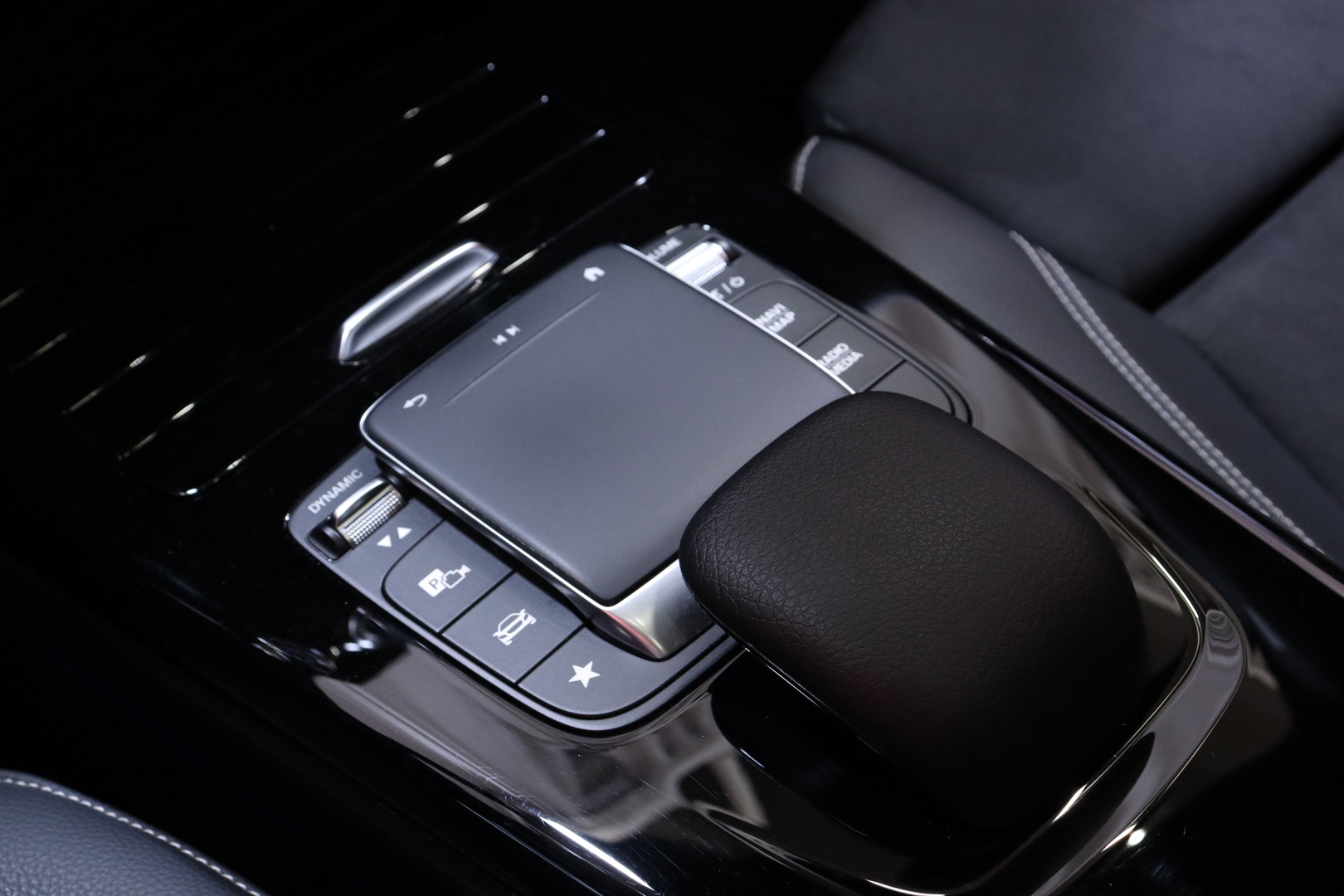 MERCEDES-BENZ CLA 2021
