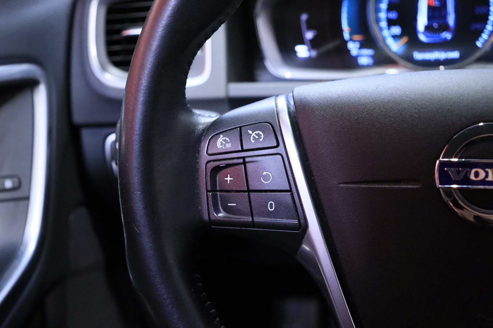 VOLVO V60 Cross Country 2016