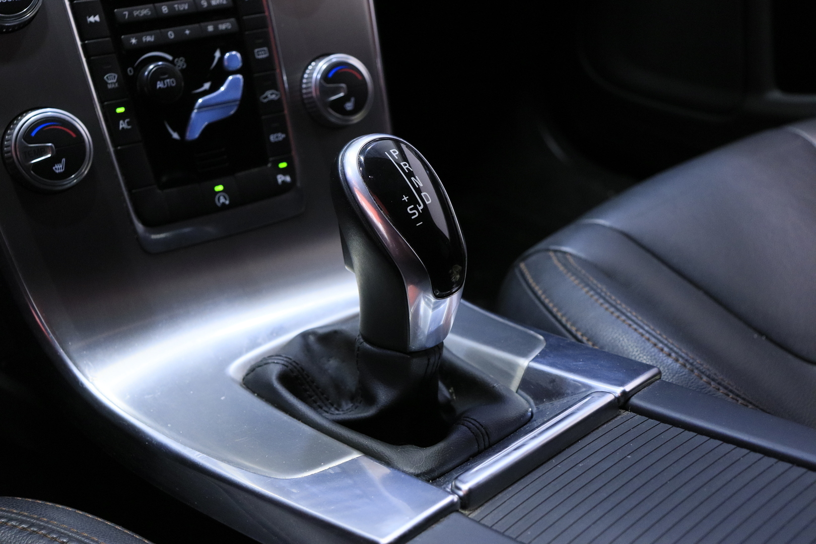 VOLVO V60 Cross Country 2016