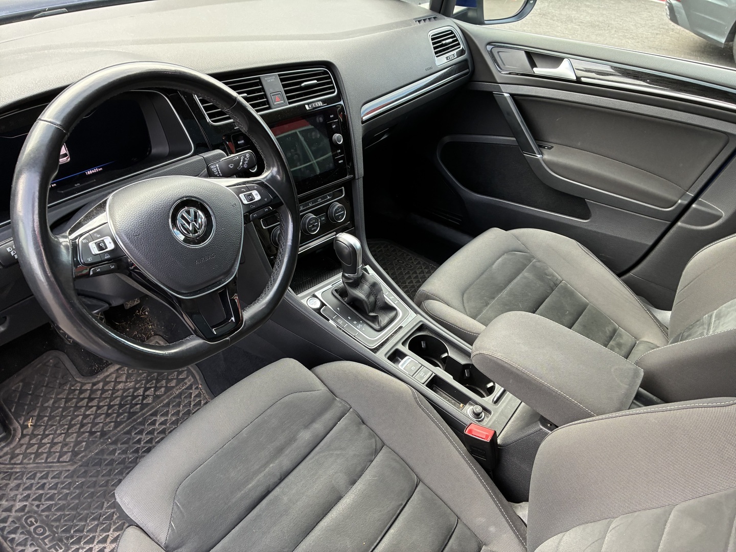 VOLKSWAGEN Golf 2018