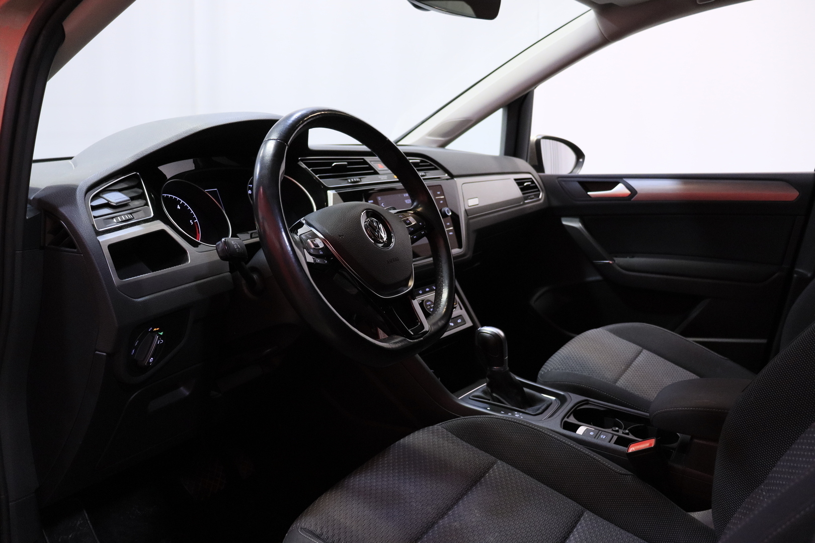 VOLKSWAGEN Touran 2018