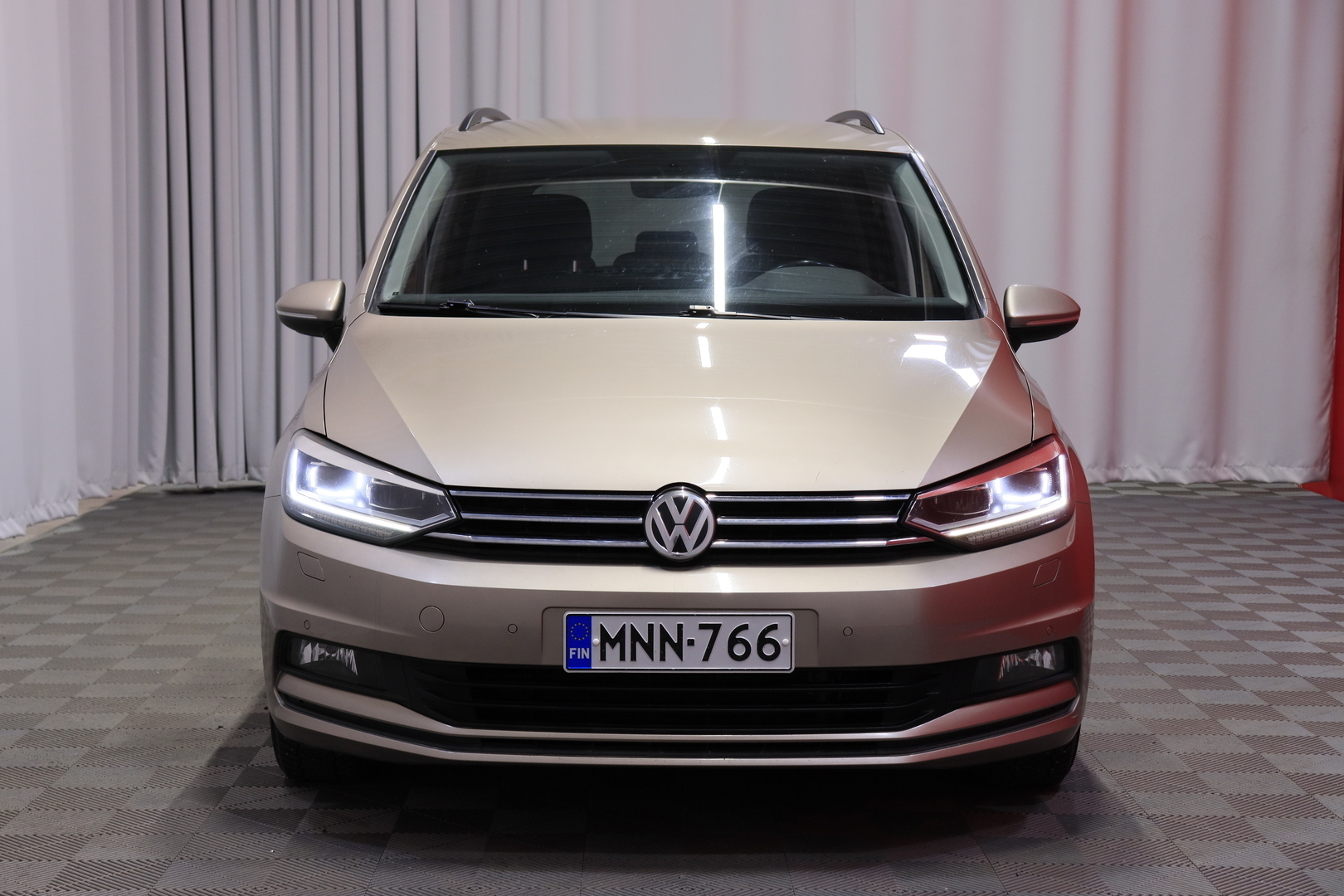 VOLKSWAGEN Touran 2018