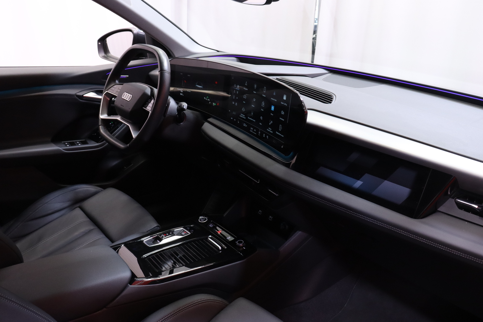 AUDI Q6 e-tron 2025