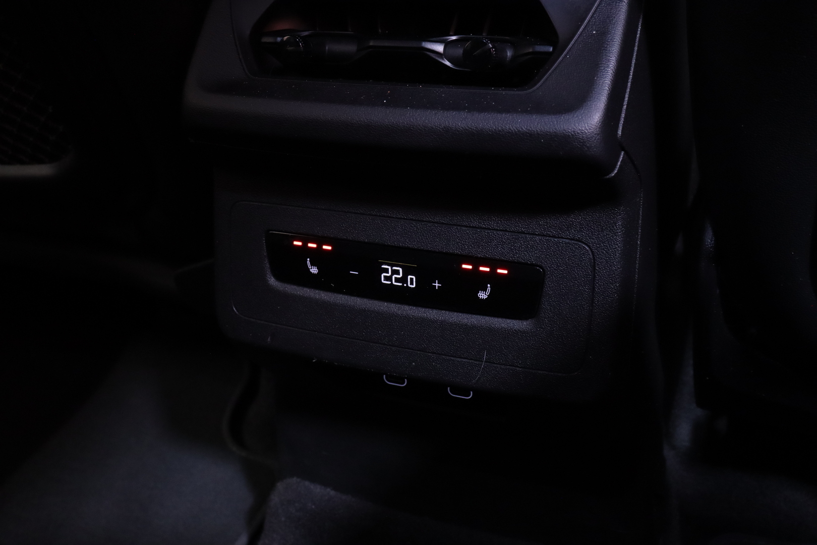 AUDI Q6 e-tron 2025