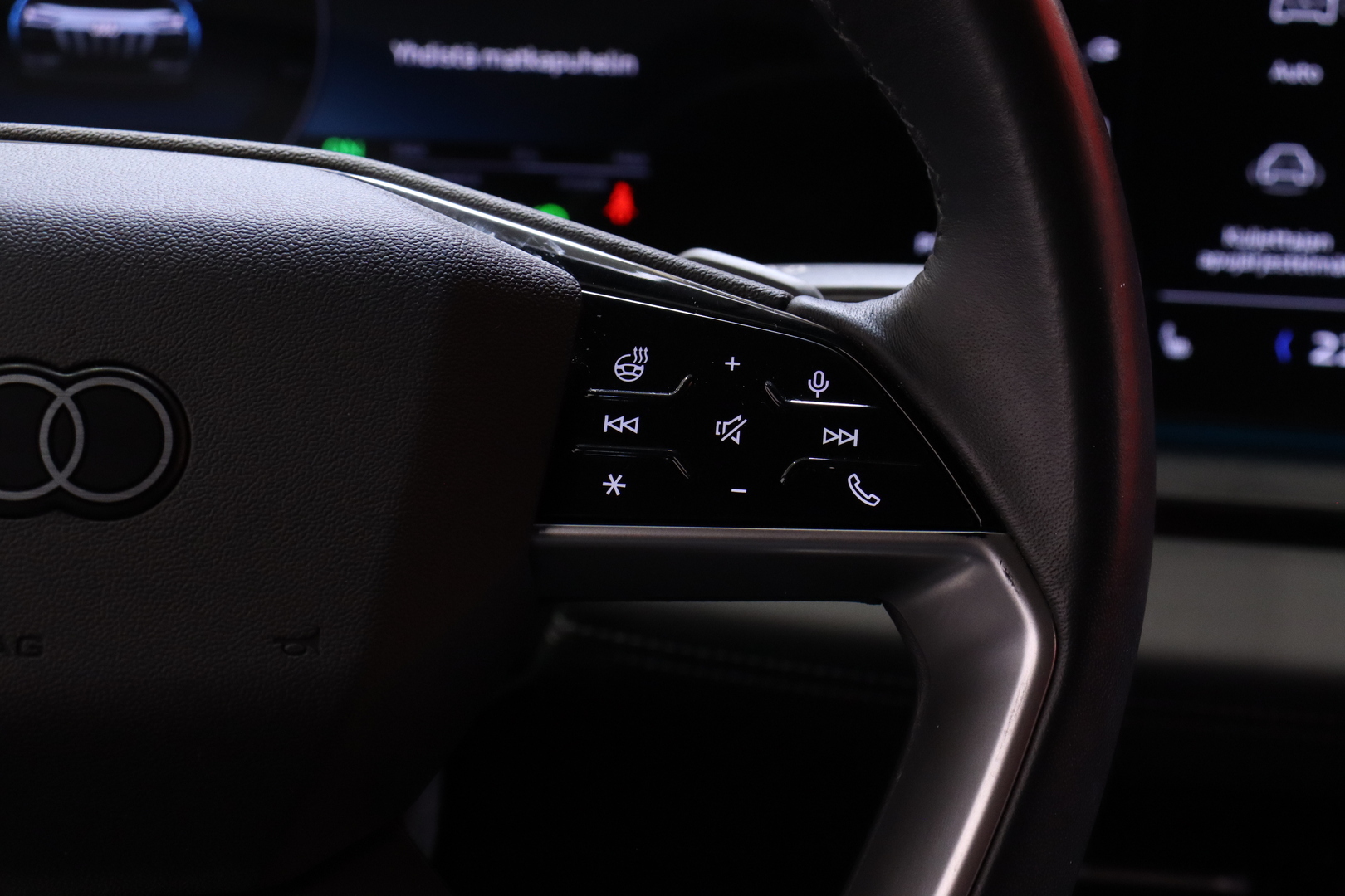 AUDI Q6 e-tron 2025