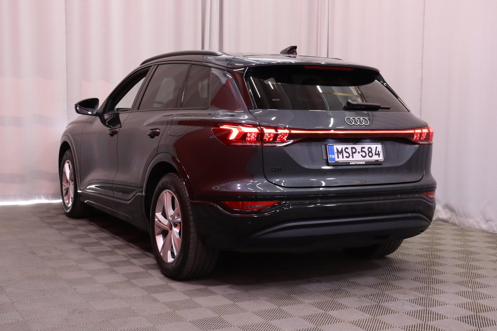 AUDI Q6 e-tron 2025