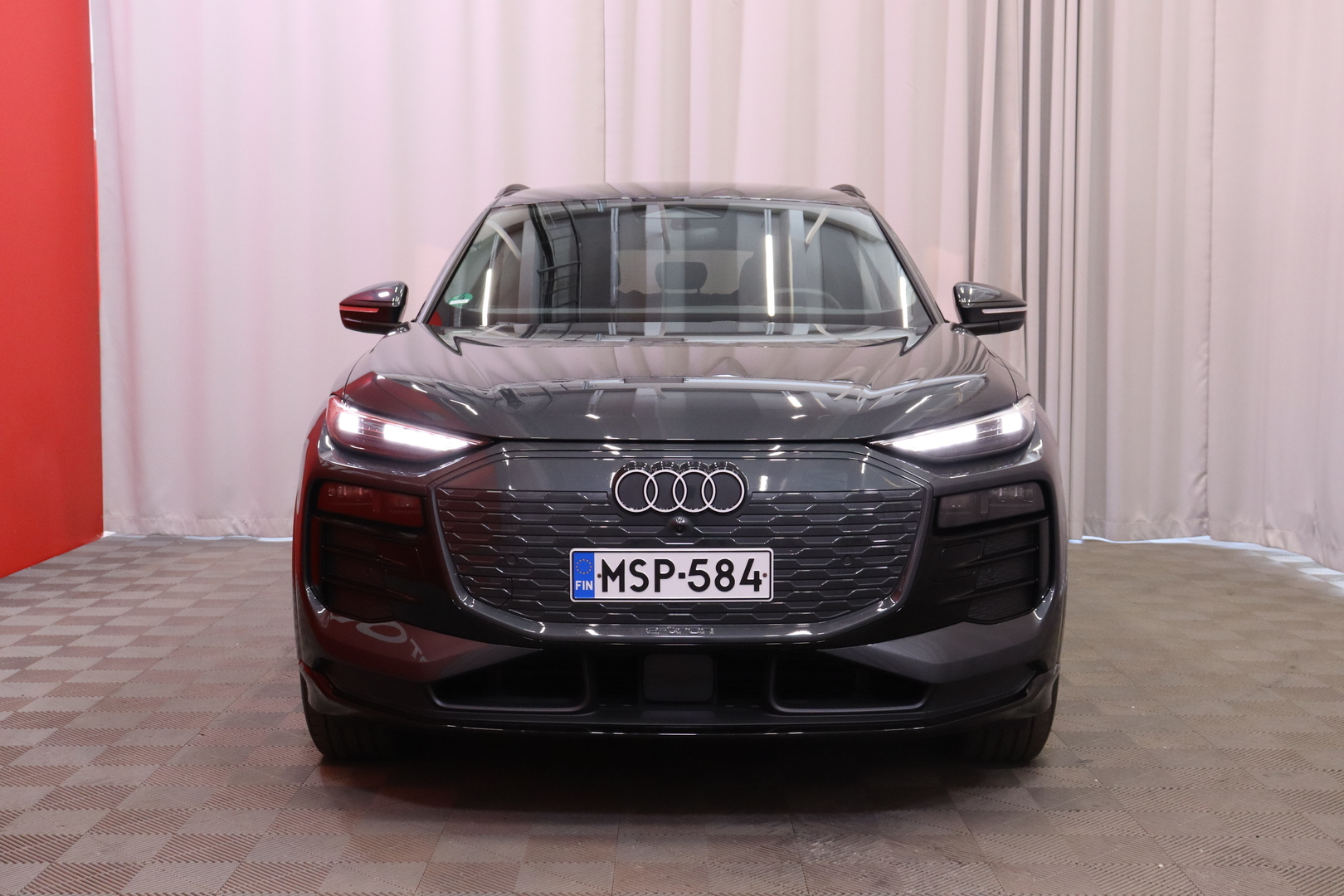 AUDI Q6 e-tron 2025