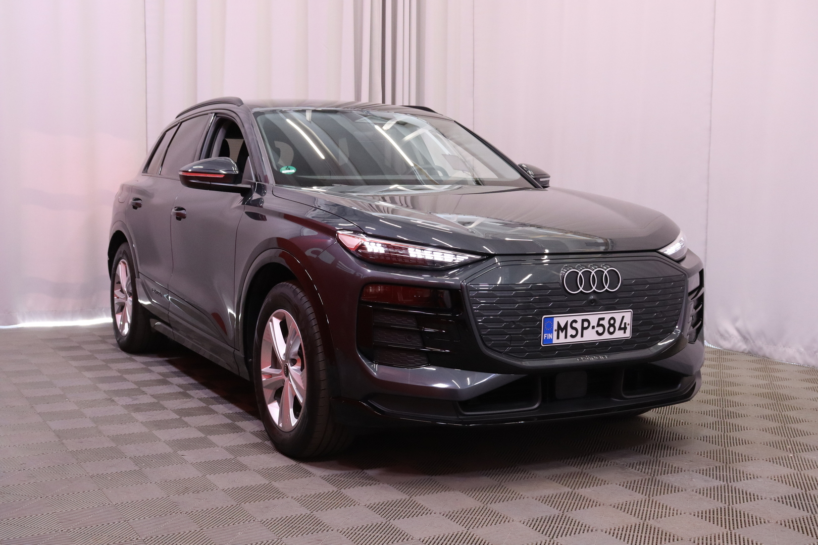 AUDI Q6 e-tron 2025
