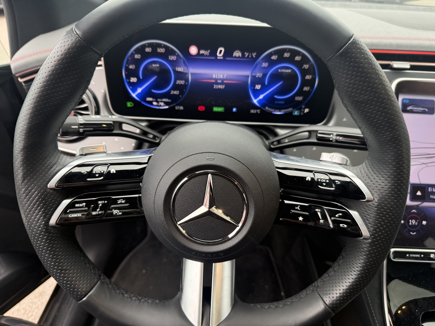 MERCEDES-BENZ EQE 2023