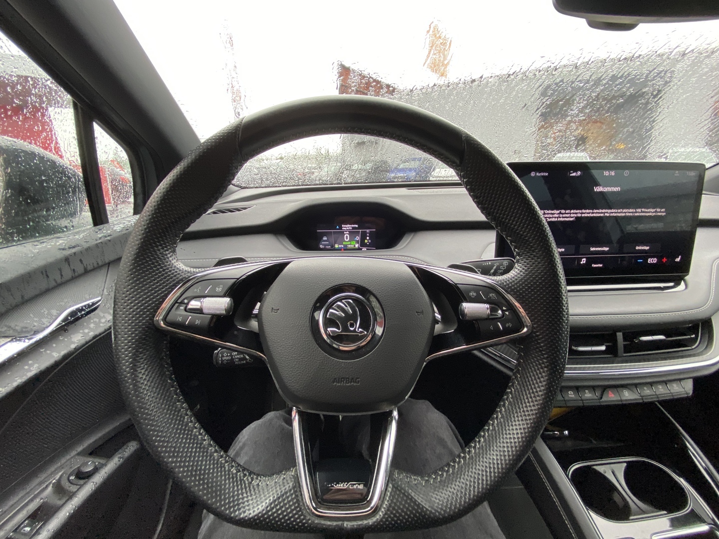 SKODA Enyaq 2023