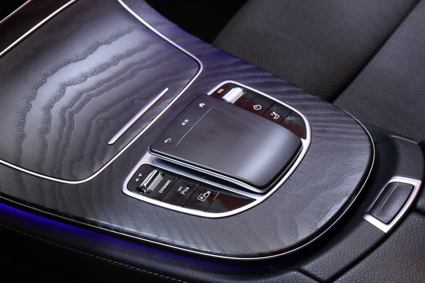 MERCEDES-BENZ E 2021