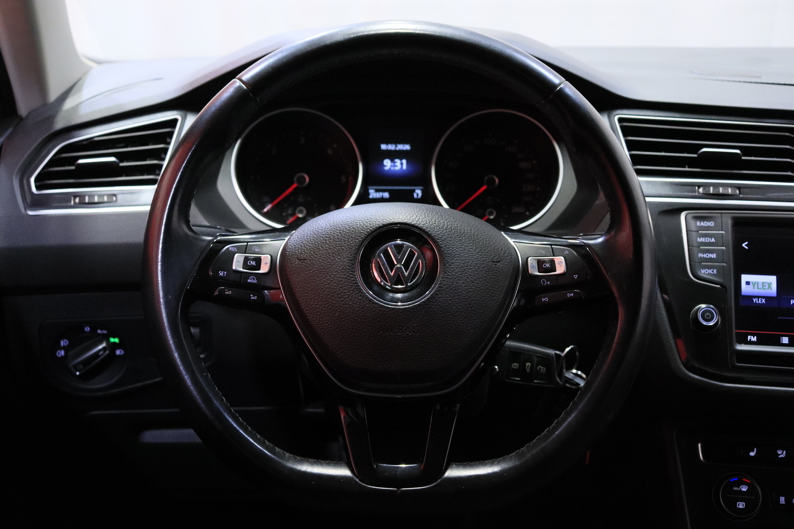 VOLKSWAGEN Tiguan 2016