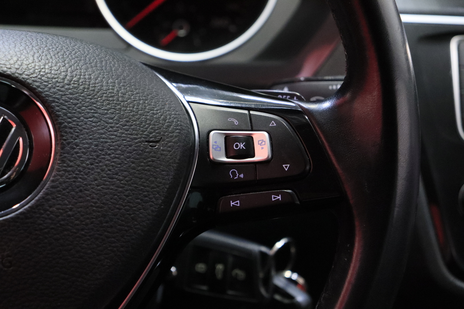 VOLKSWAGEN Tiguan 2016