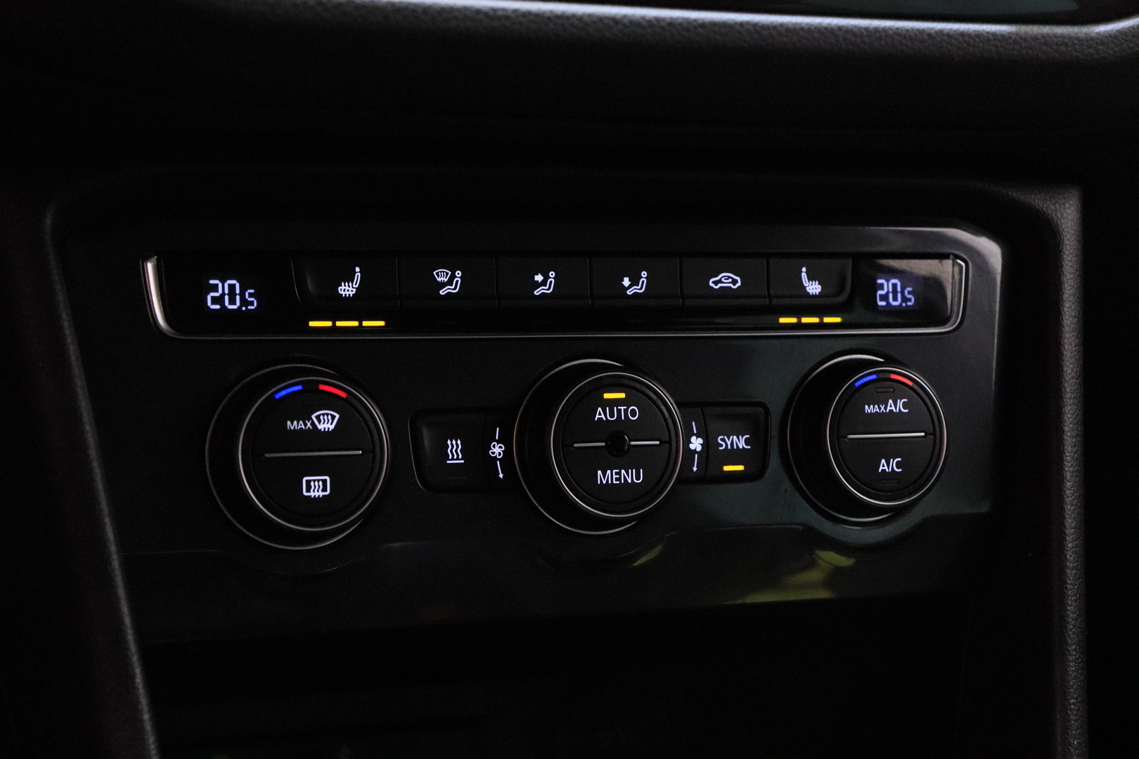 VOLKSWAGEN Tiguan 2016