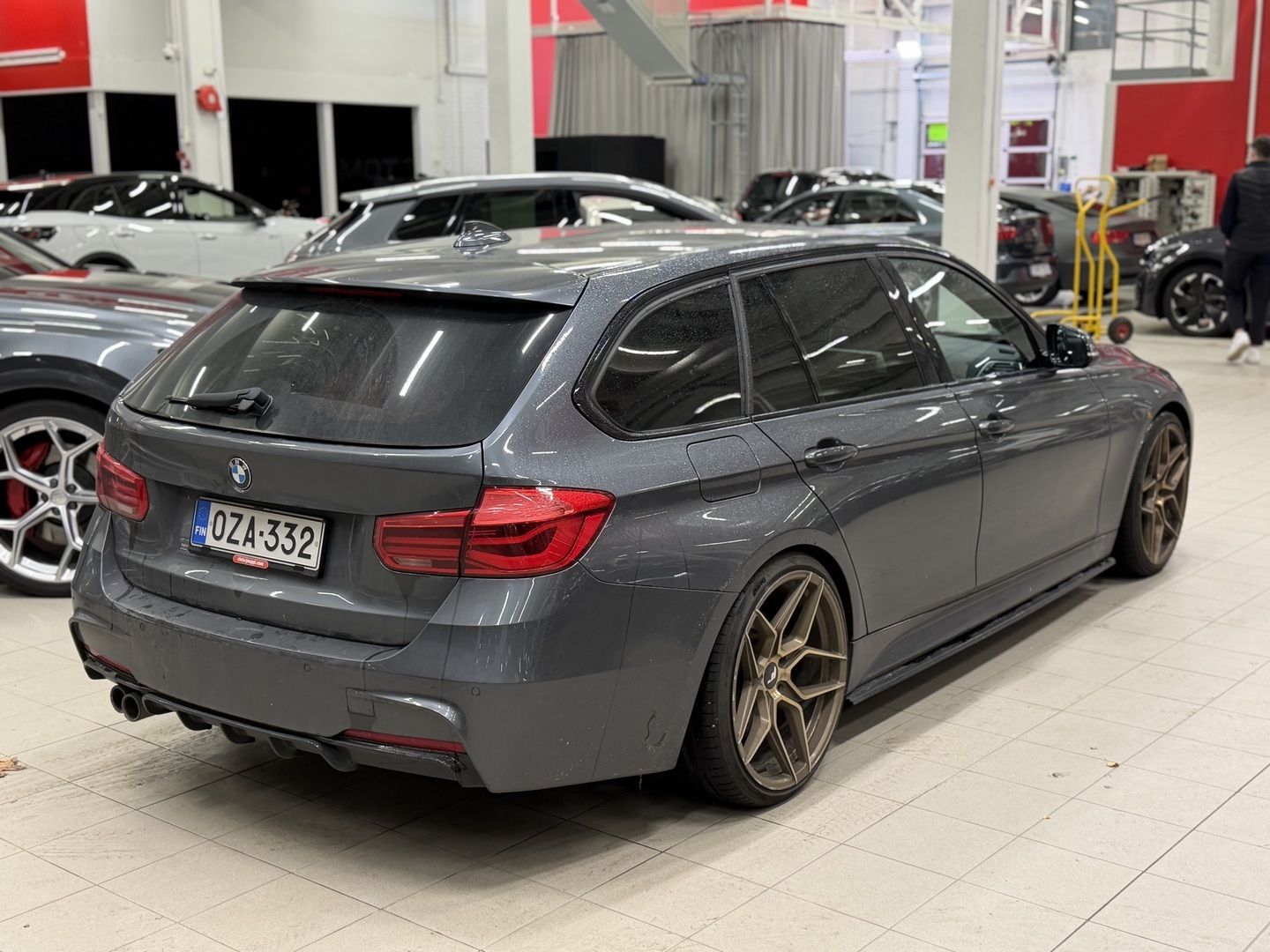 BMW 330 2016