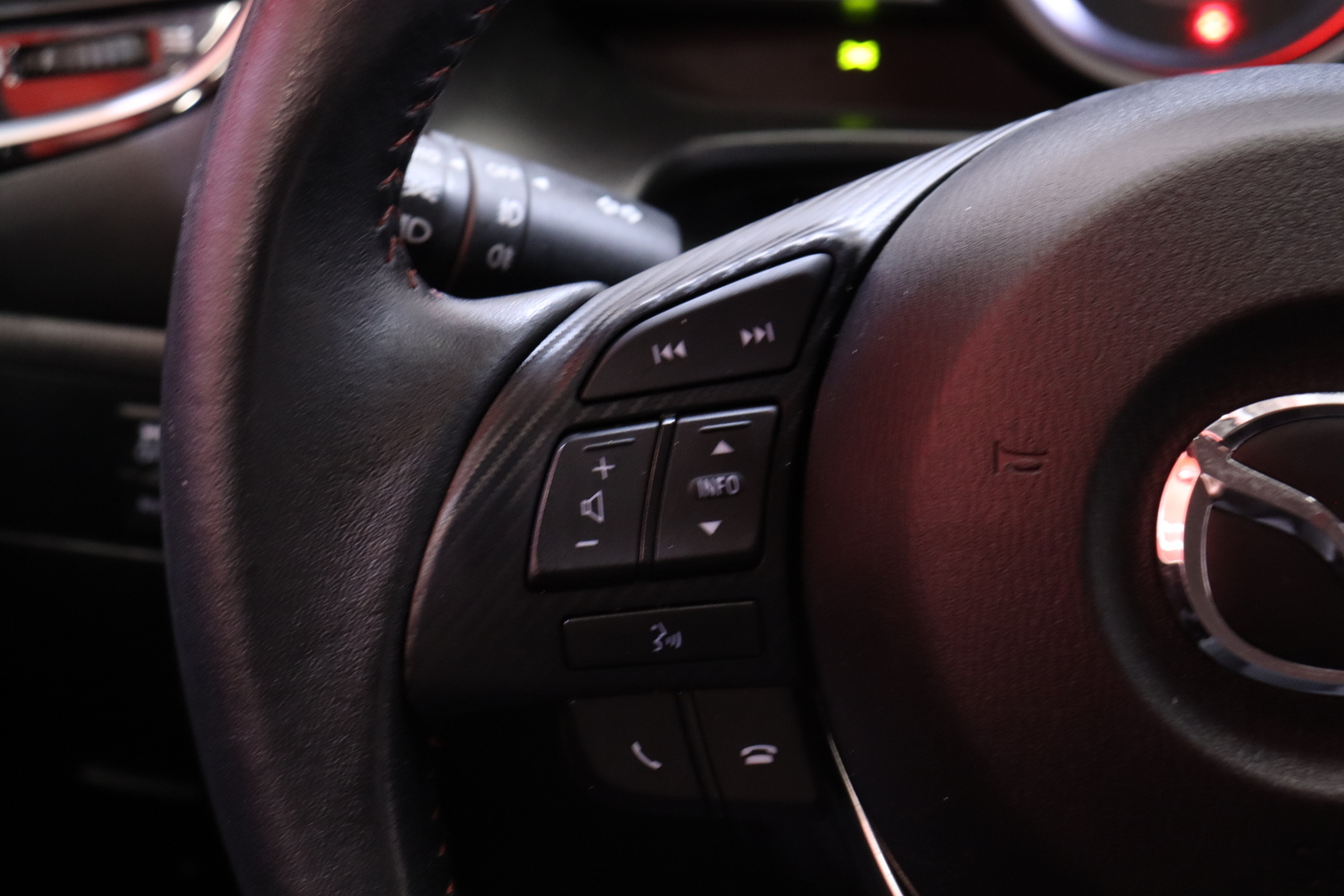 MAZDA 3 2016