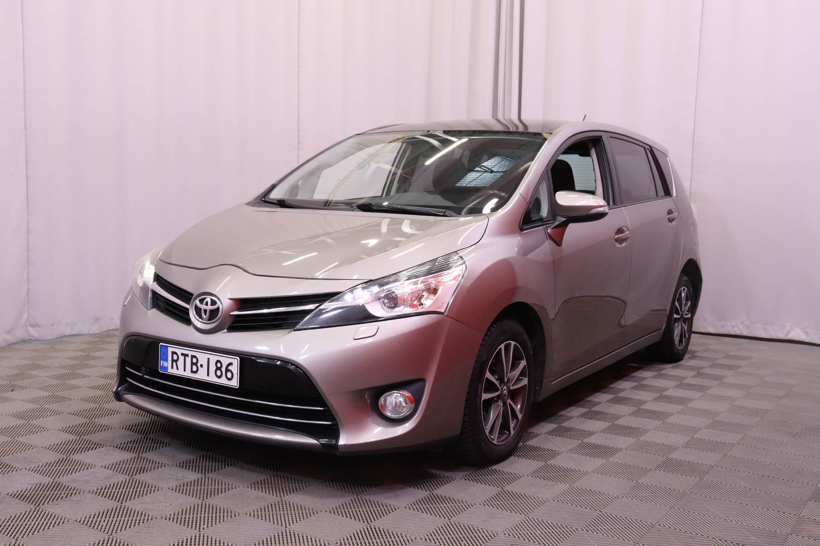 TOYOTA Verso 2015
