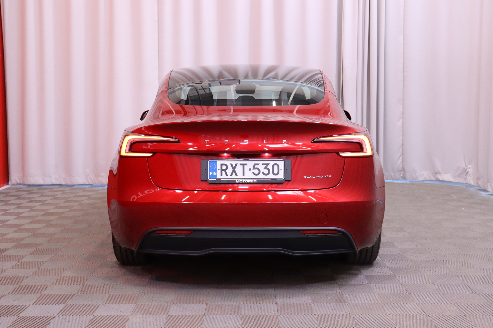 TESLA Model 3 2024