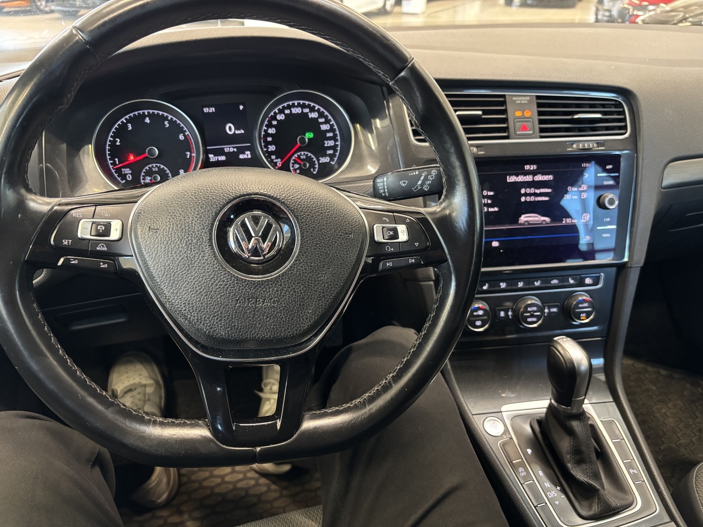 VOLKSWAGEN Golf 2018