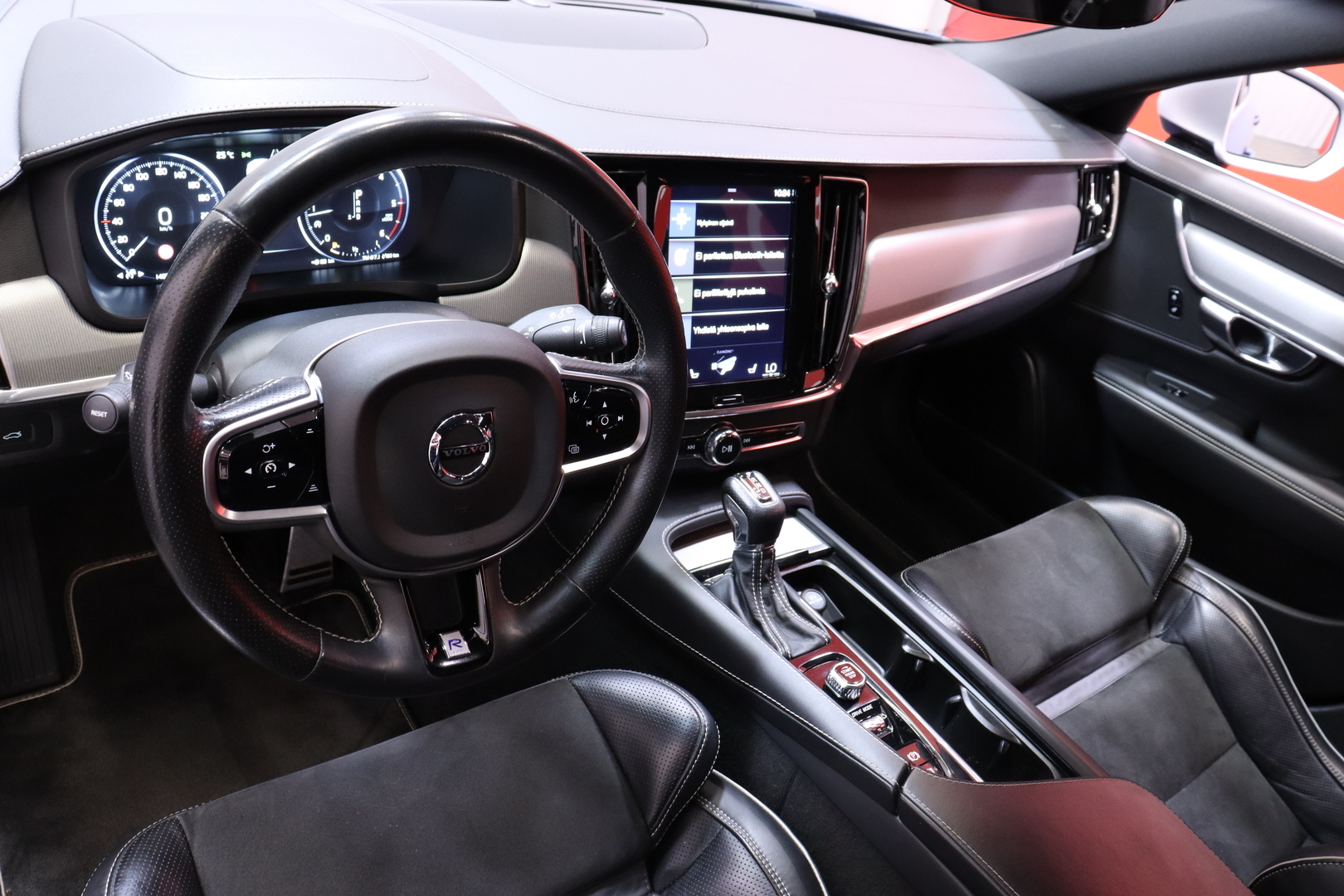 VOLVO V90 2019