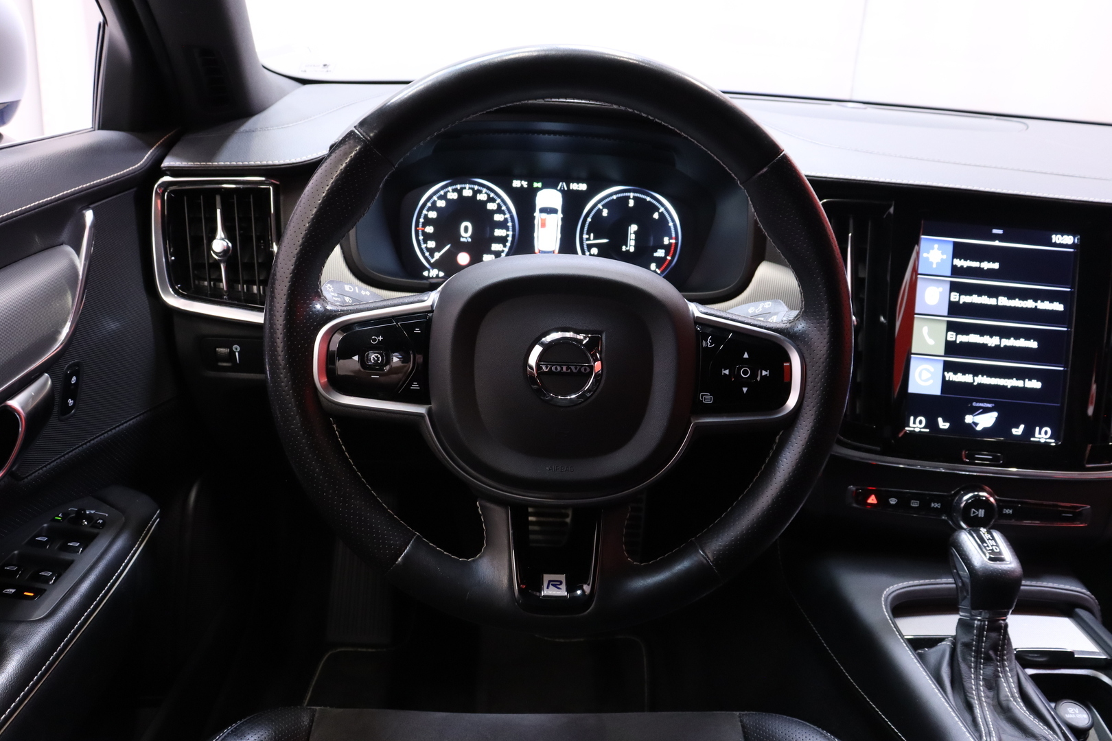 VOLVO V90 2019