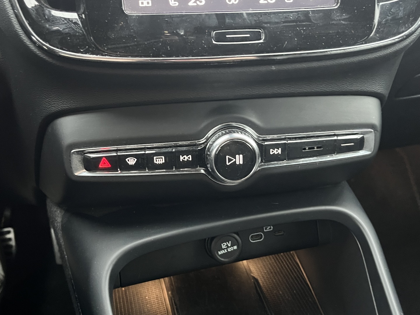 VOLVO XC40 2022