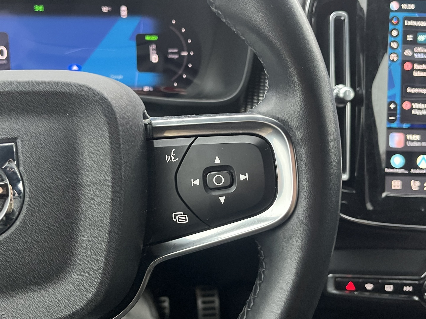 VOLVO XC40 2022