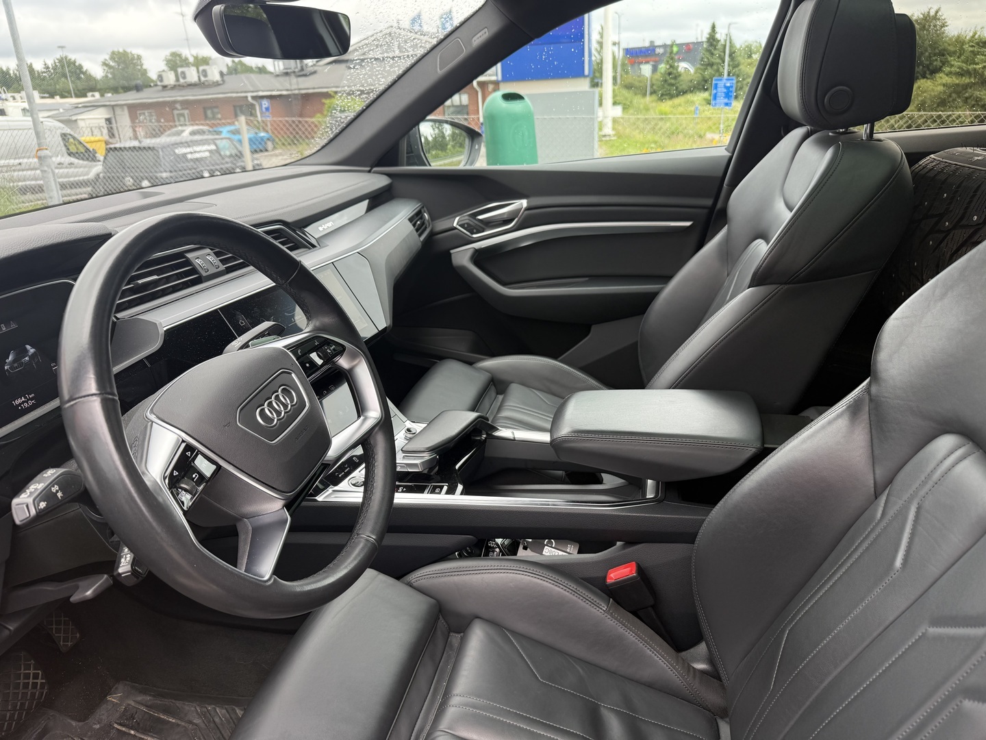 AUDI e-tron 2022