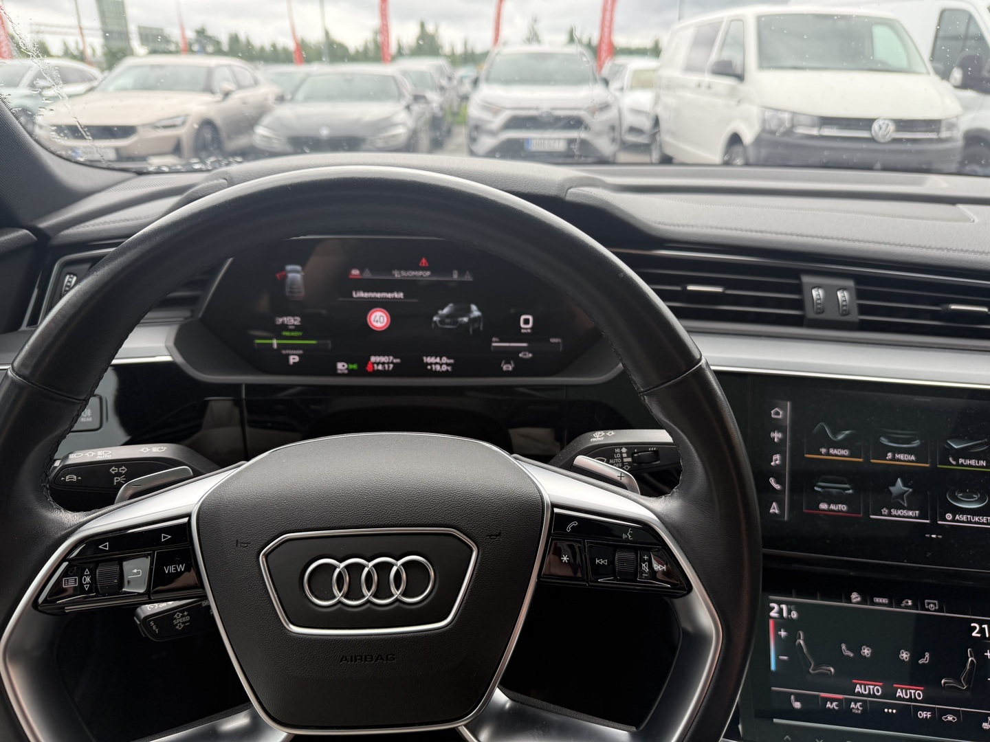 AUDI e-tron 2022