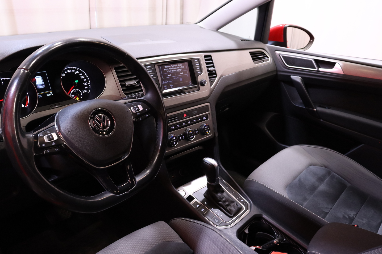 VOLKSWAGEN Golf Sportsvan 2015