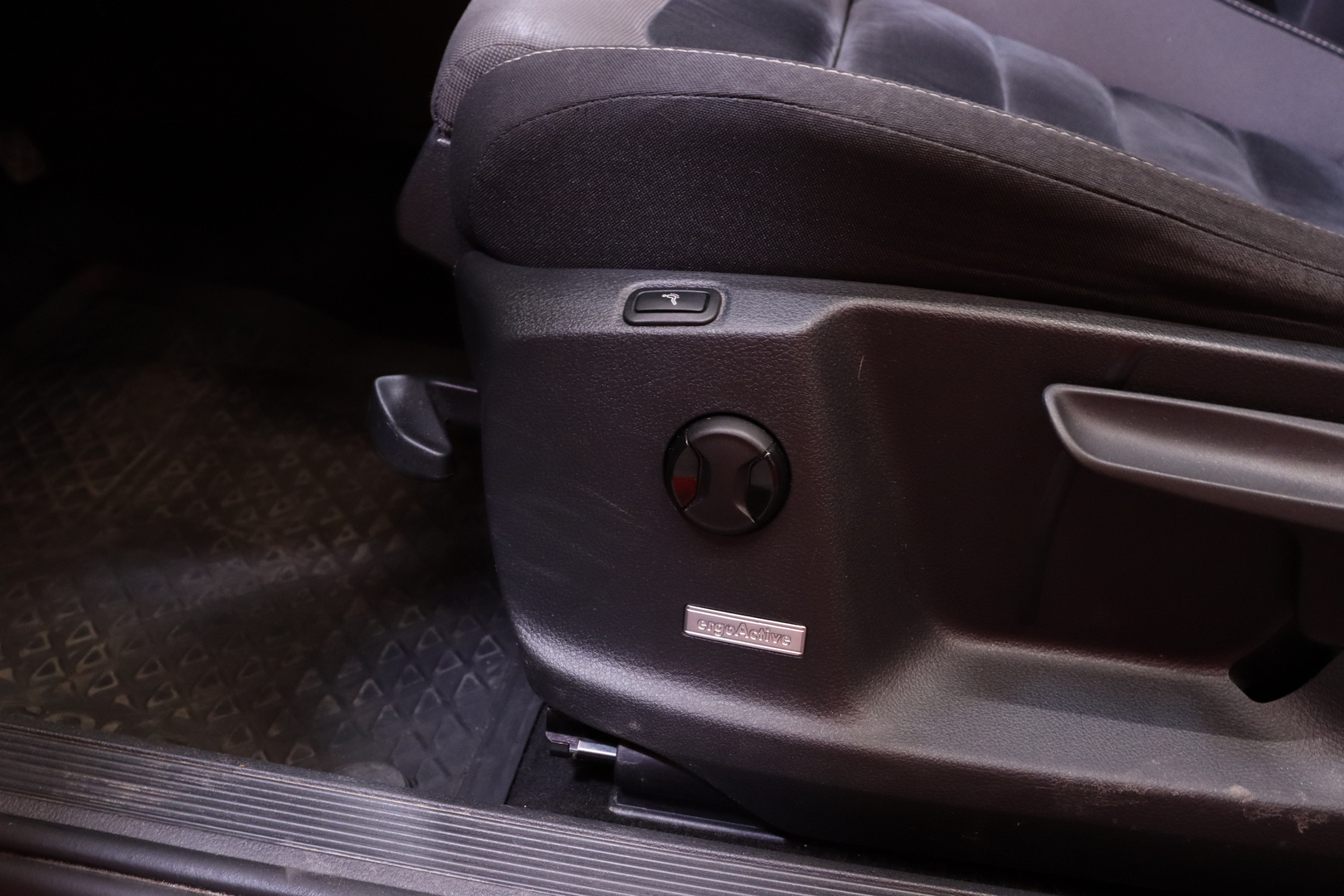 VOLKSWAGEN Golf Sportsvan 2015