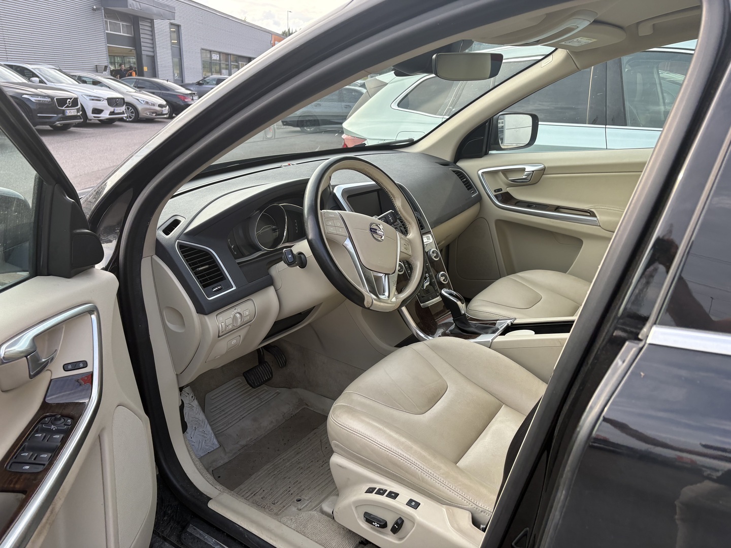 VOLVO XC60 2017