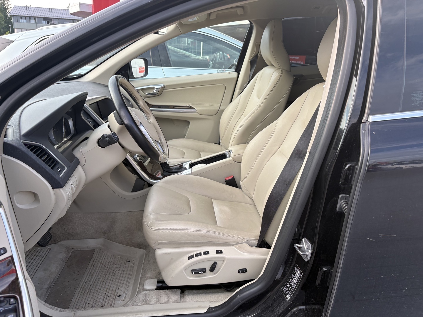 VOLVO XC60 2017
