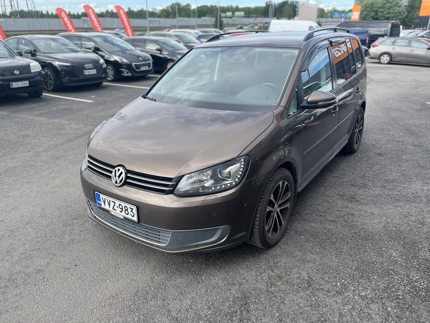 VOLKSWAGEN Touran 2011