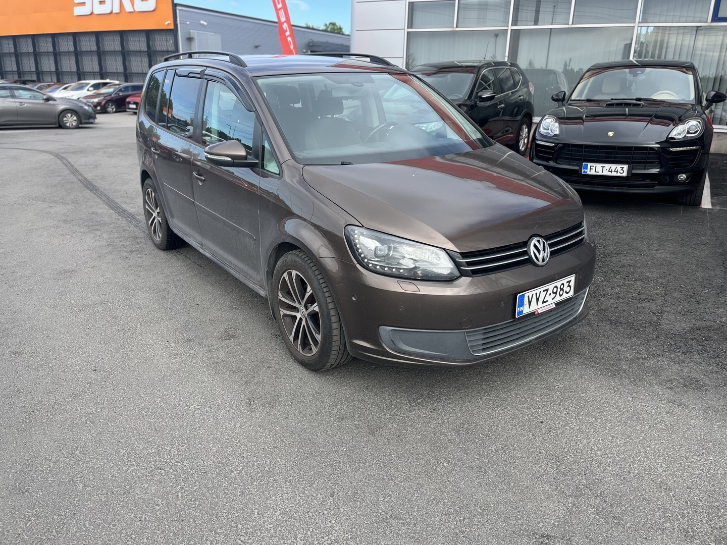 VOLKSWAGEN Touran 2011