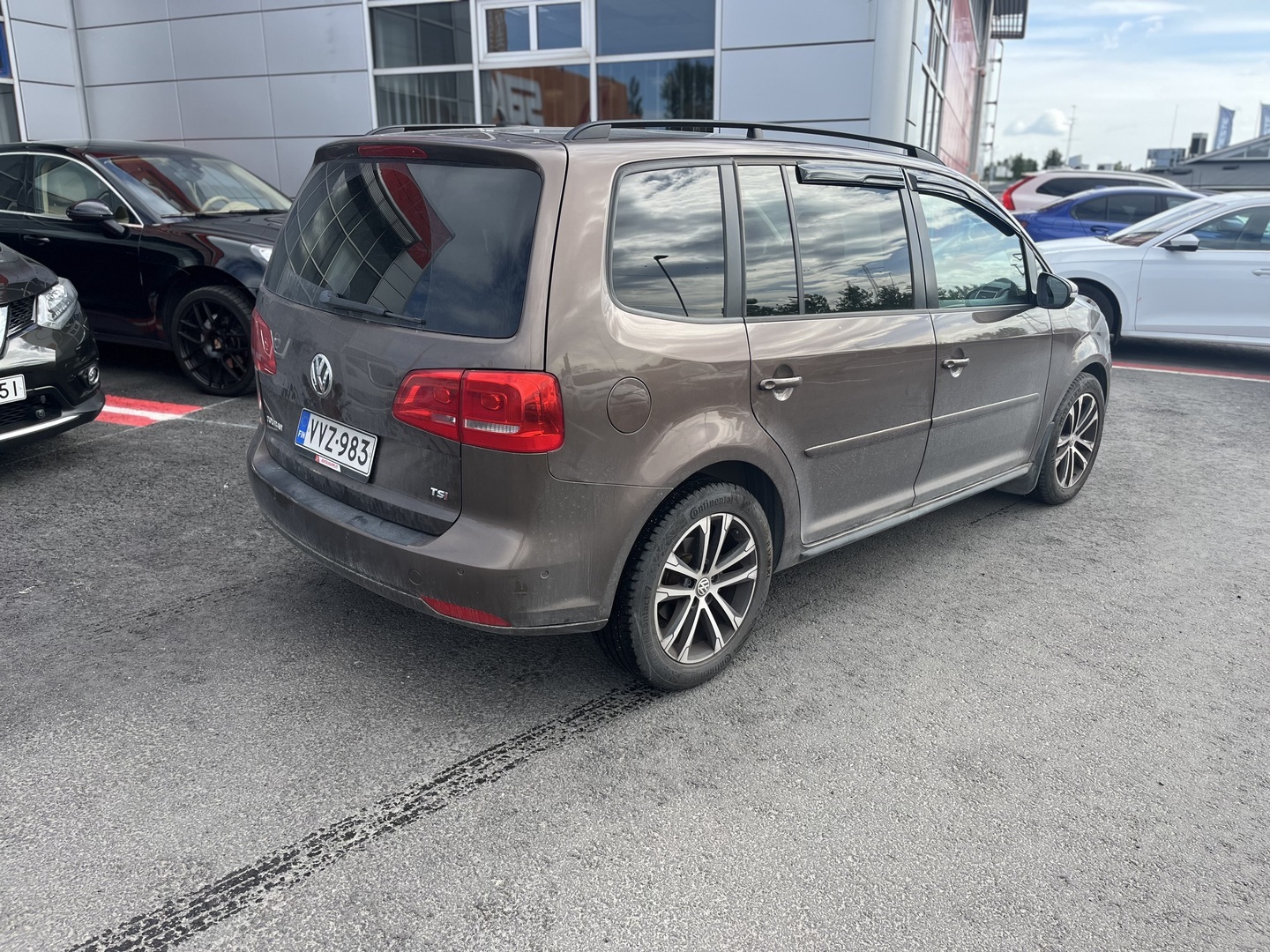 VOLKSWAGEN Touran 2011