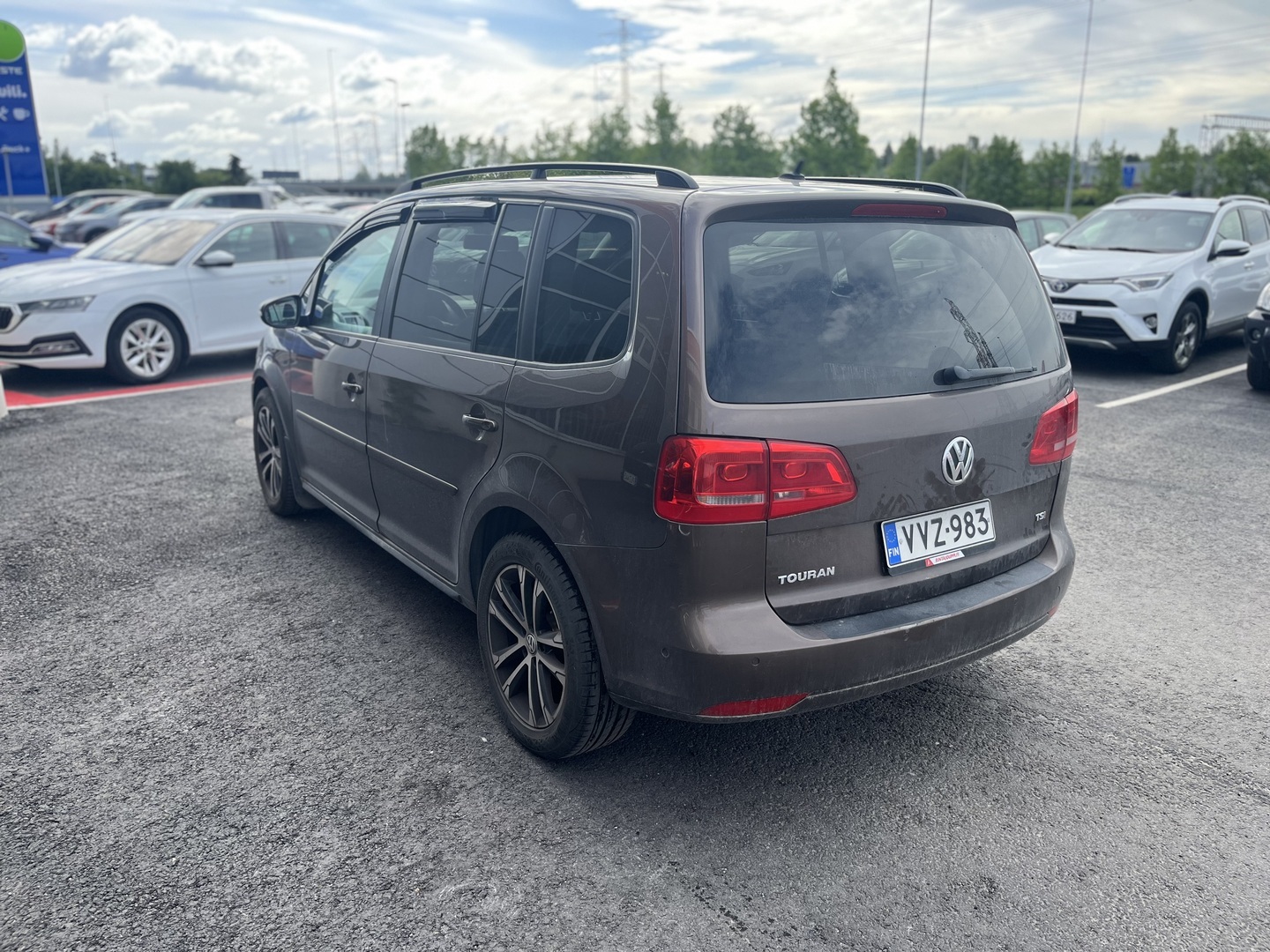 VOLKSWAGEN Touran 2011