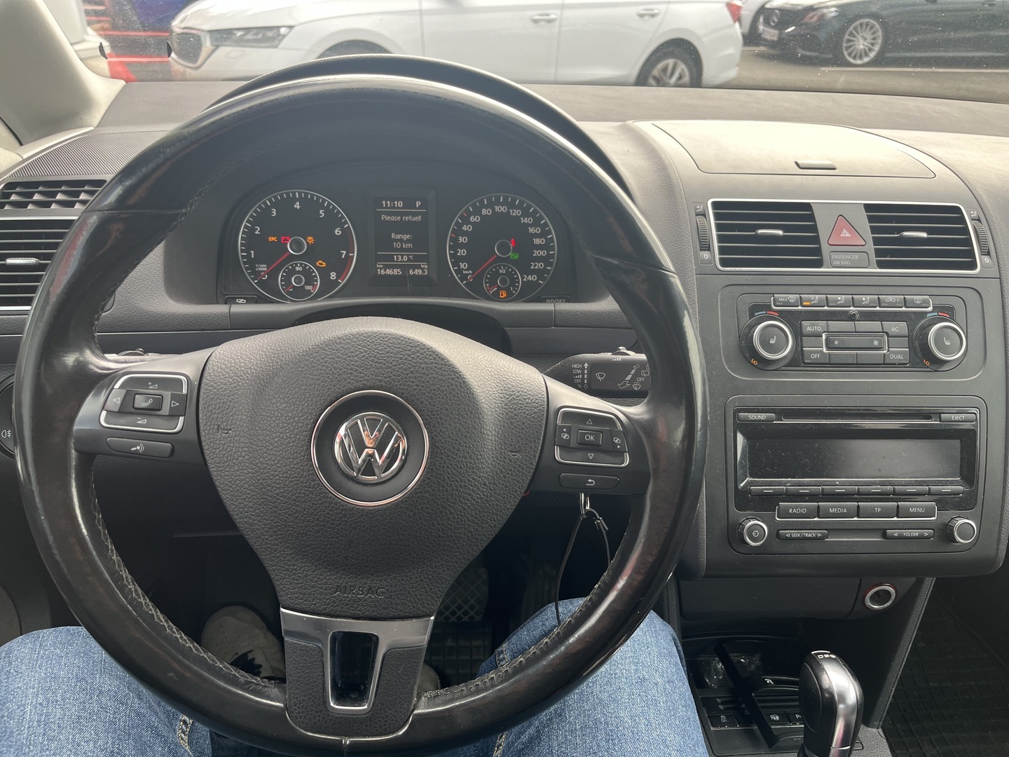 VOLKSWAGEN Touran 2011