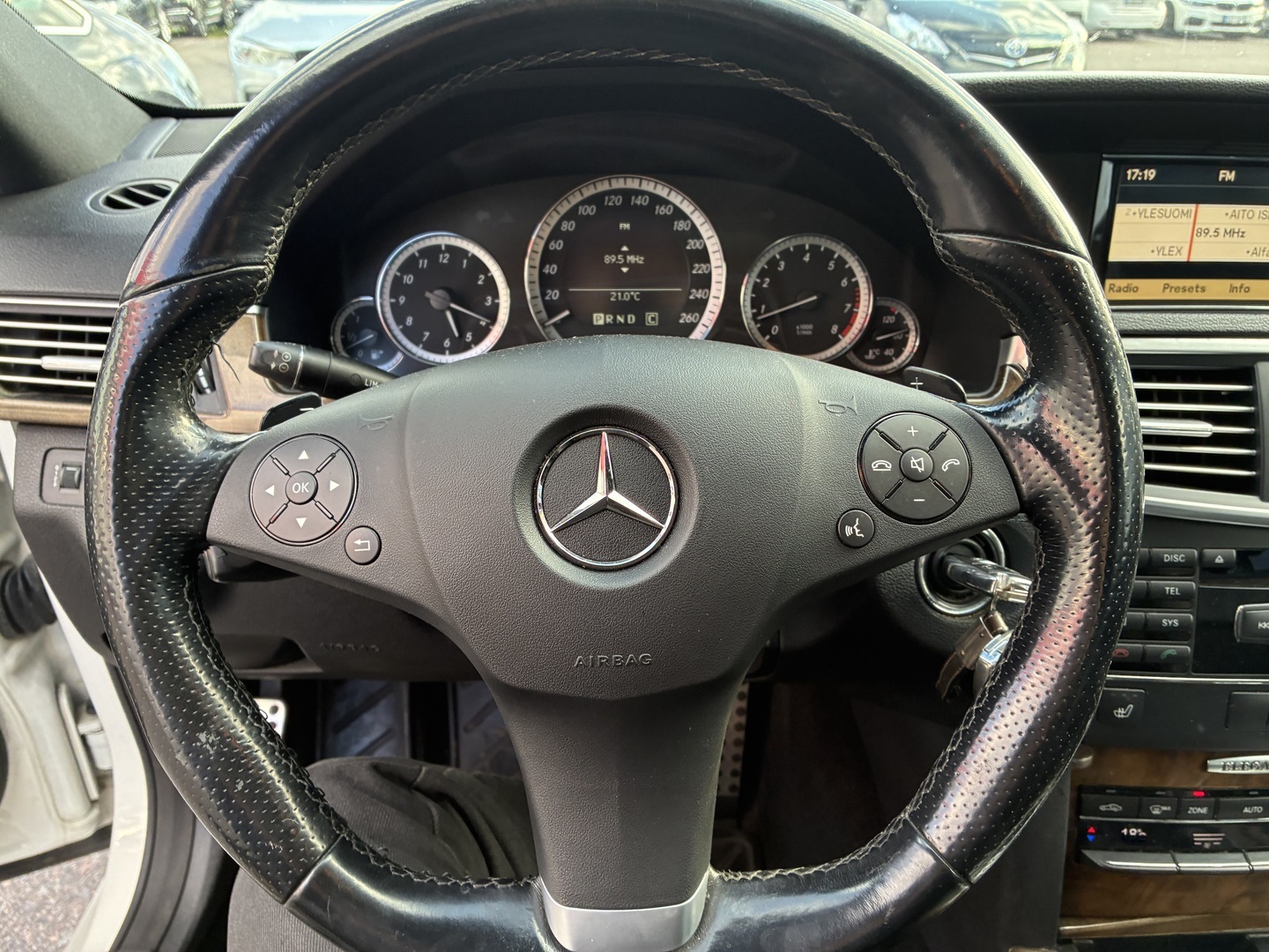 MERCEDES-BENZ E 2009