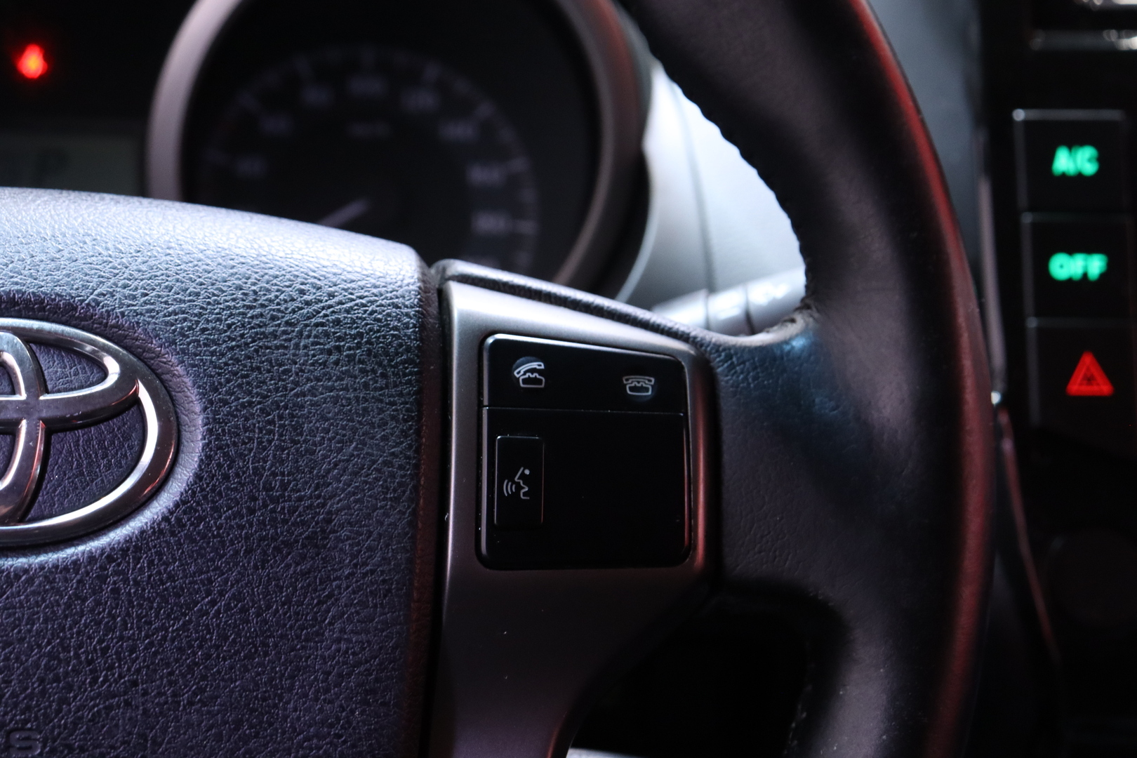 TOYOTA Land Cruiser 2011