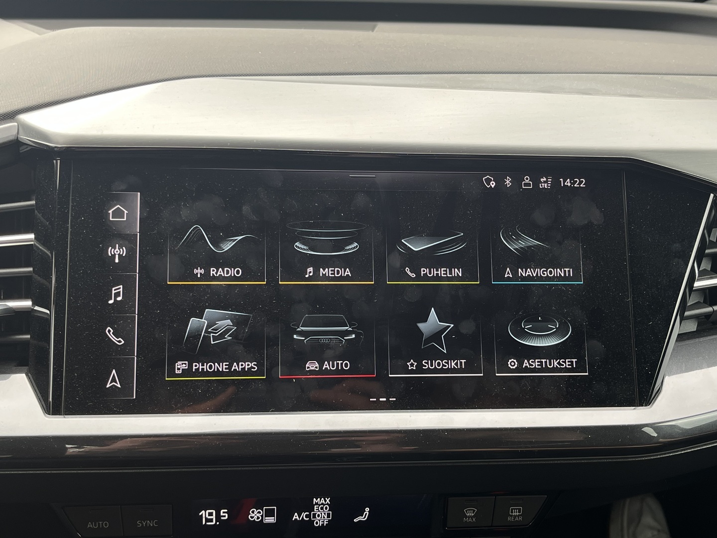 AUDI Q4 e-tron 2022