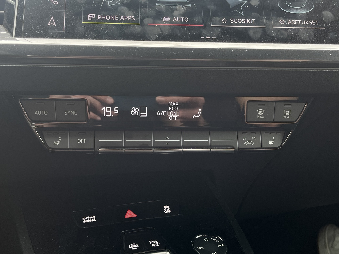 AUDI Q4 e-tron 2022