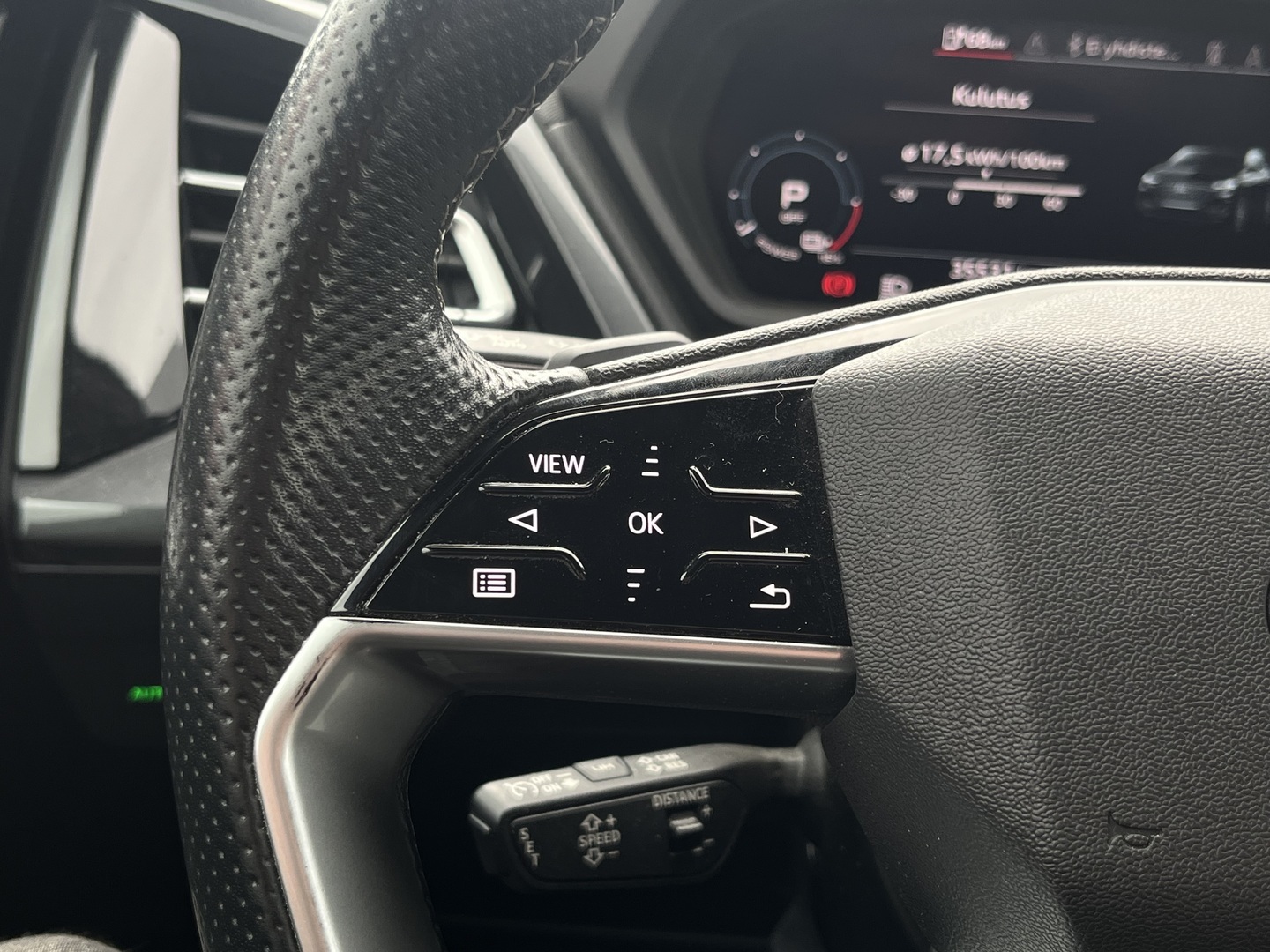 AUDI Q4 e-tron 2022