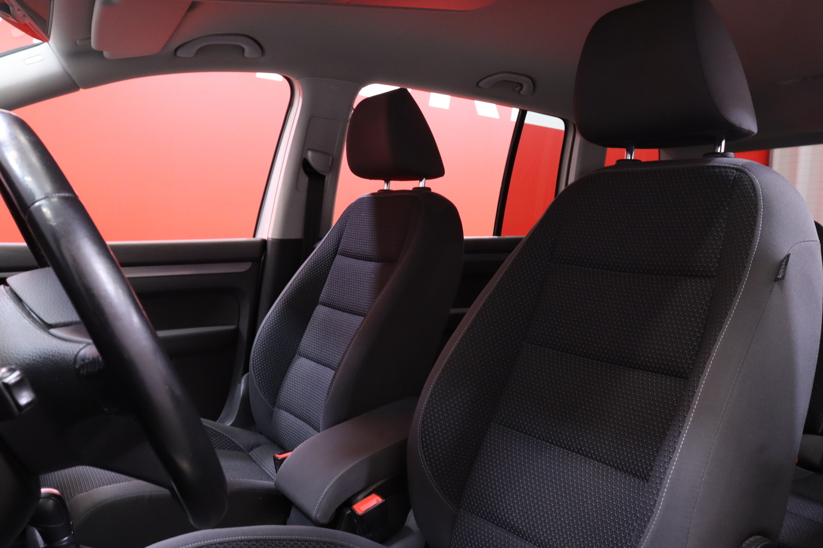 VOLKSWAGEN Touran 2010