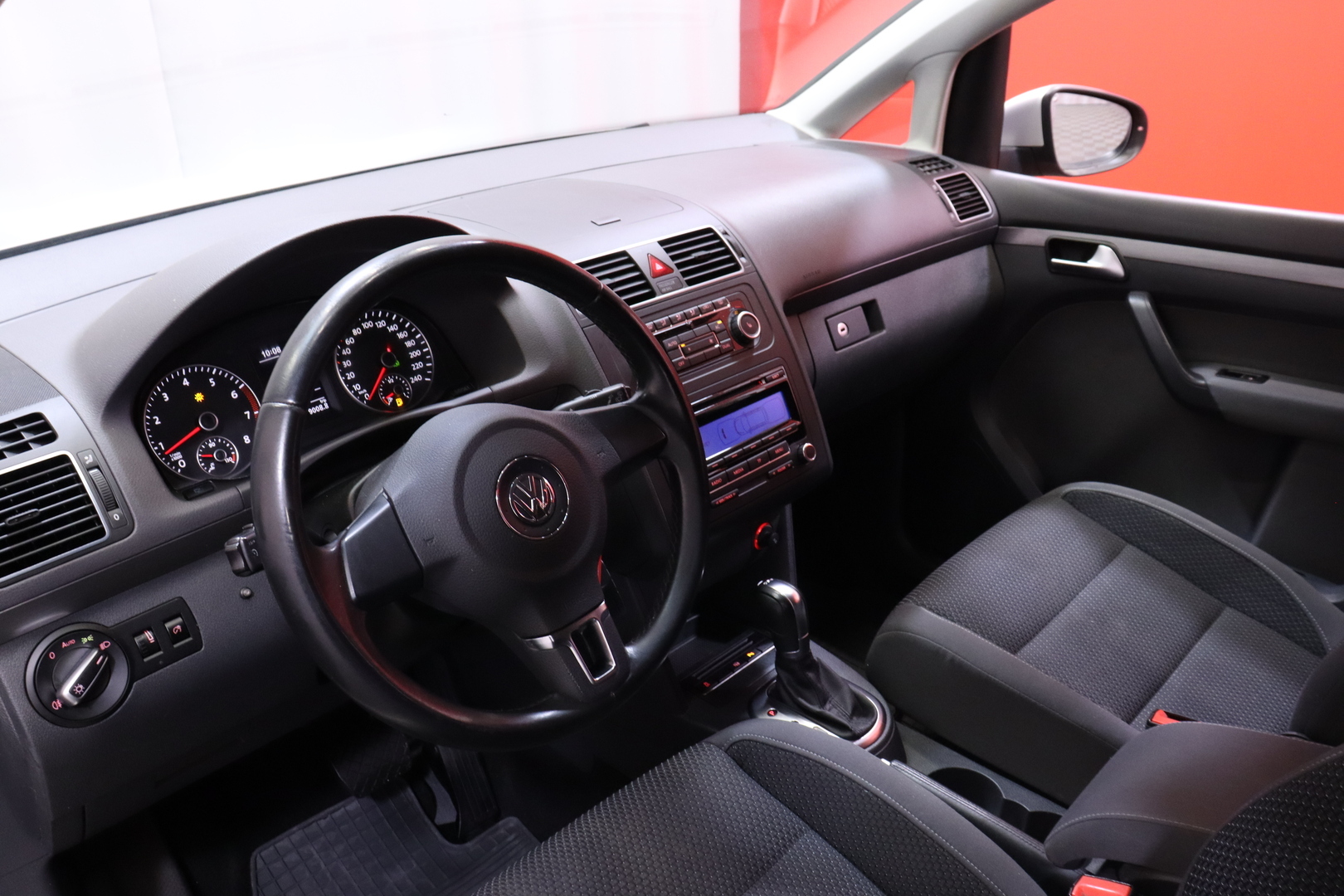 VOLKSWAGEN Touran 2010