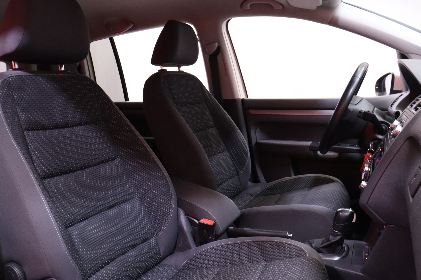 VOLKSWAGEN Touran 2010